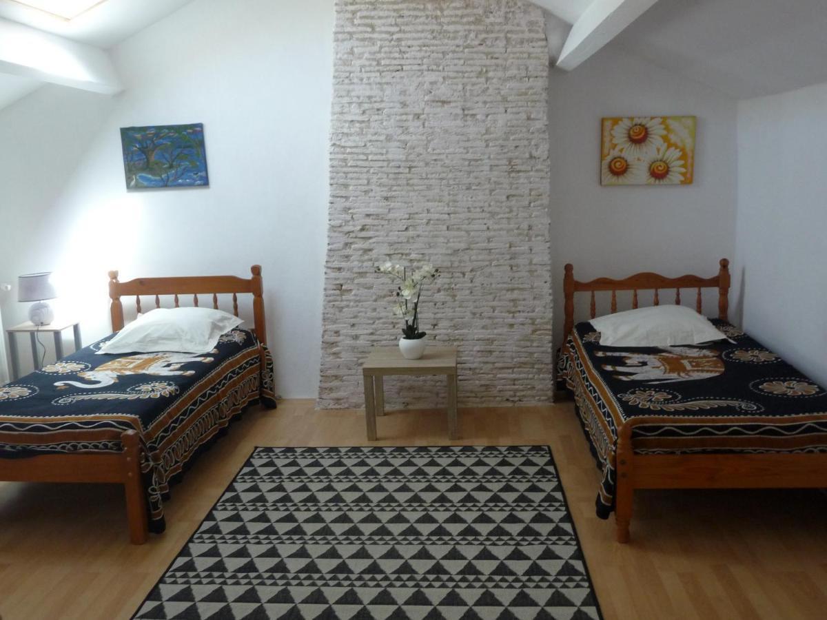 Les Tuileries Bed & Breakfast Ponteyraud Exterior photo